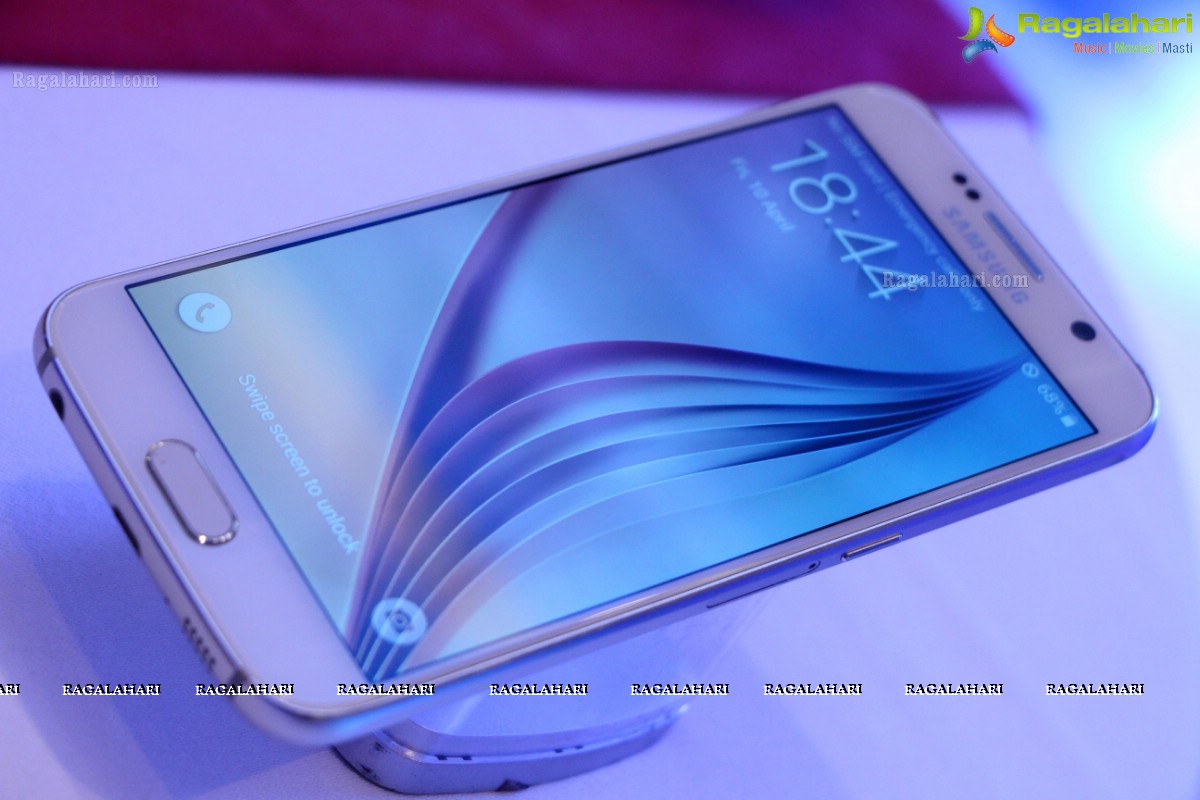 Rakul Preet Singh launches Samsung Galaxy S6 in Hyderabad