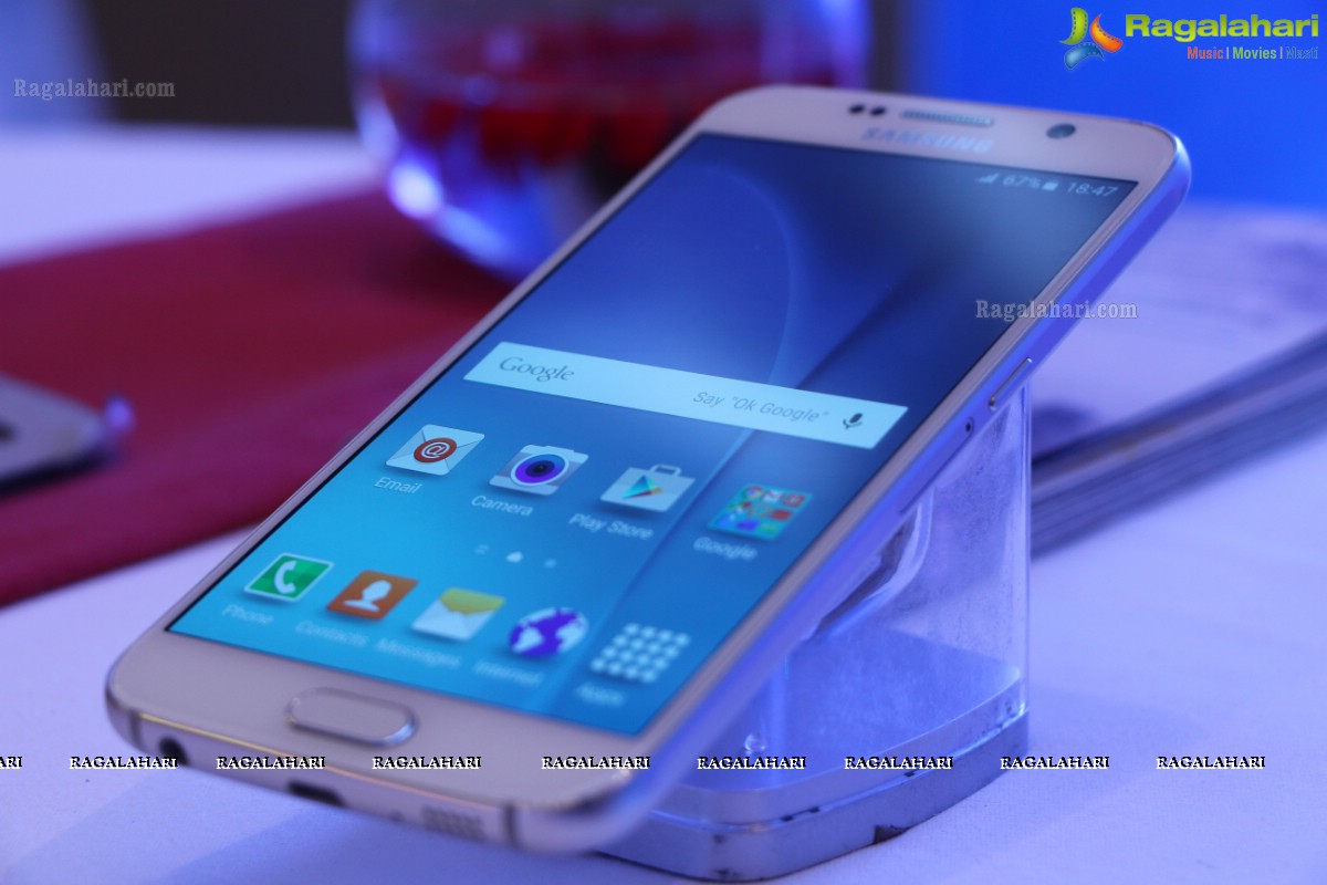 Rakul Preet Singh launches Samsung Galaxy S6 in Hyderabad