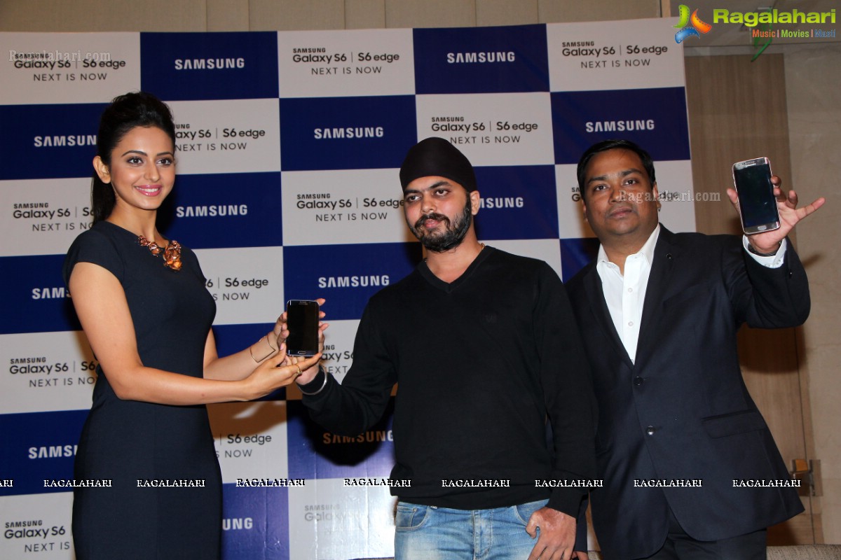Rakul Preet Singh launches Samsung Galaxy S6 in Hyderabad