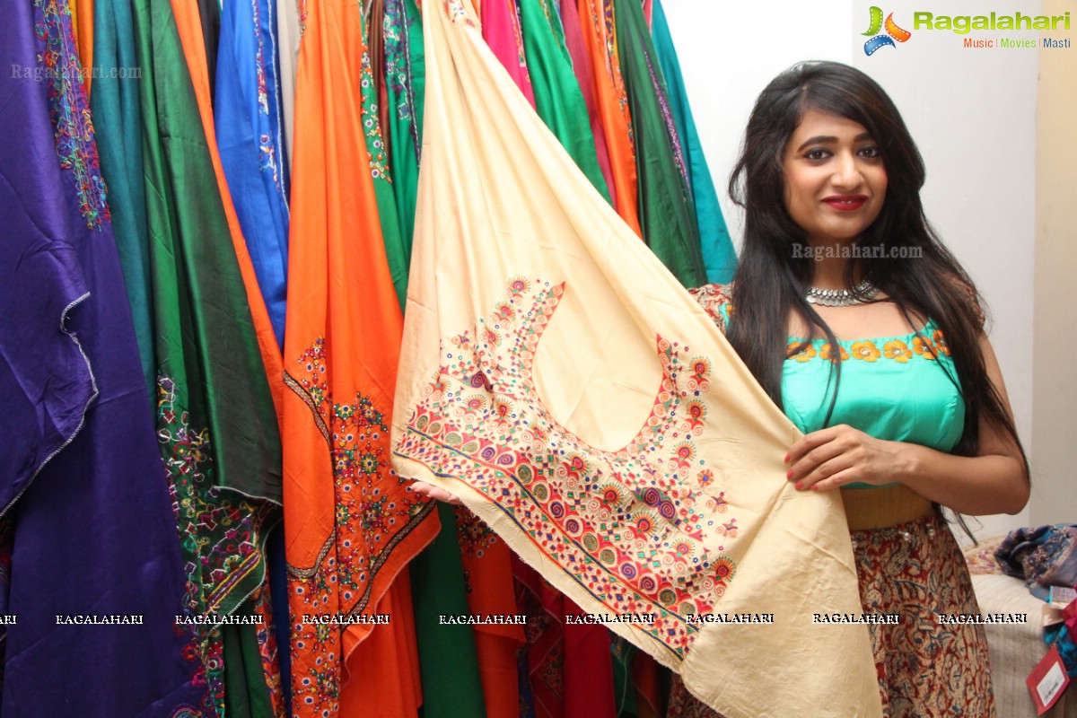 Roopa Reddy launches Shrujan 'Kutchhi Hand Embroidery' Expo in Hyderabad