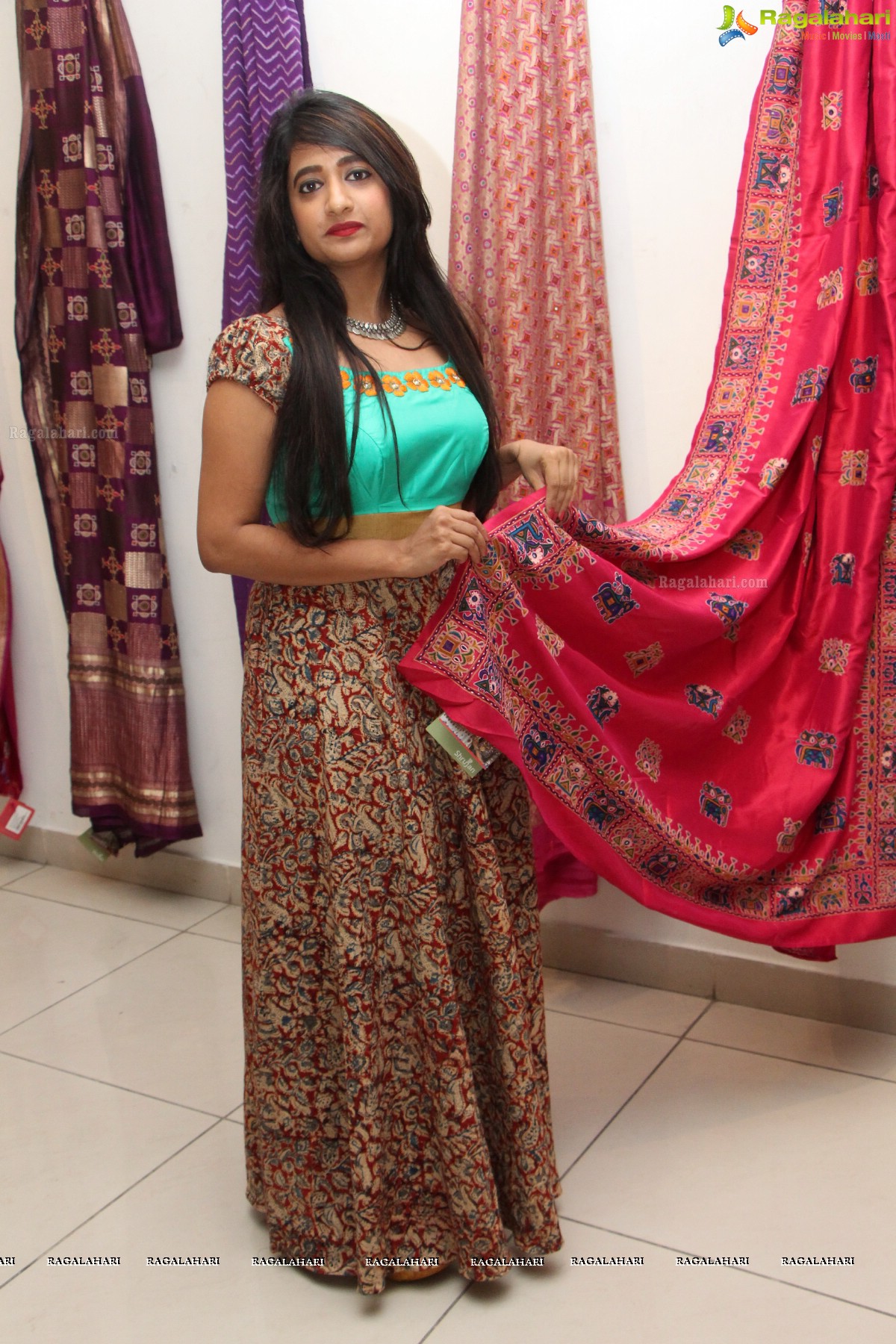 Roopa Reddy launches Shrujan 'Kutchhi Hand Embroidery' Expo in Hyderabad