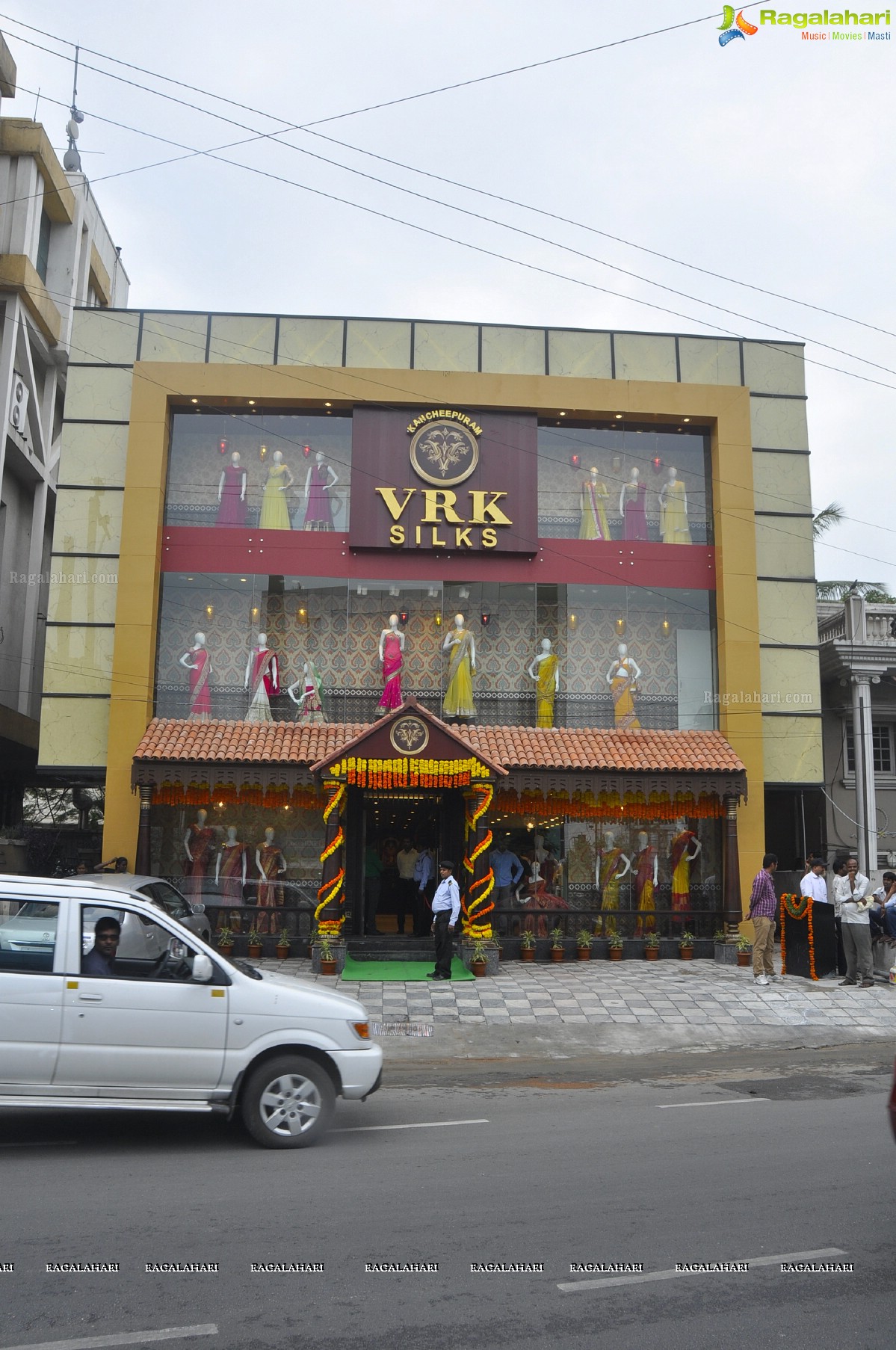 Pranitha Subhash launches Kancheepuram VRK Silks at Kukatpally