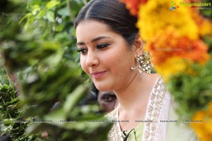 Raashi Khanna Memu Saitham