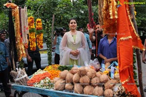 Raashi Khanna Memu Saitham