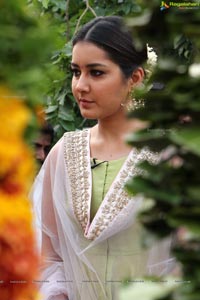 Raashi Khanna Memu Saitham