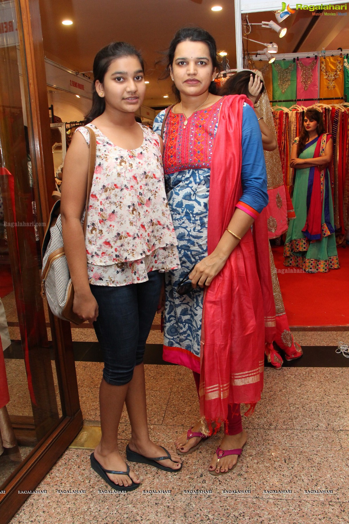 Neha Deshpande launches Summer and Wedding Collections 2016 of Sashi Nahata's Akritti Exhibition and Sale
