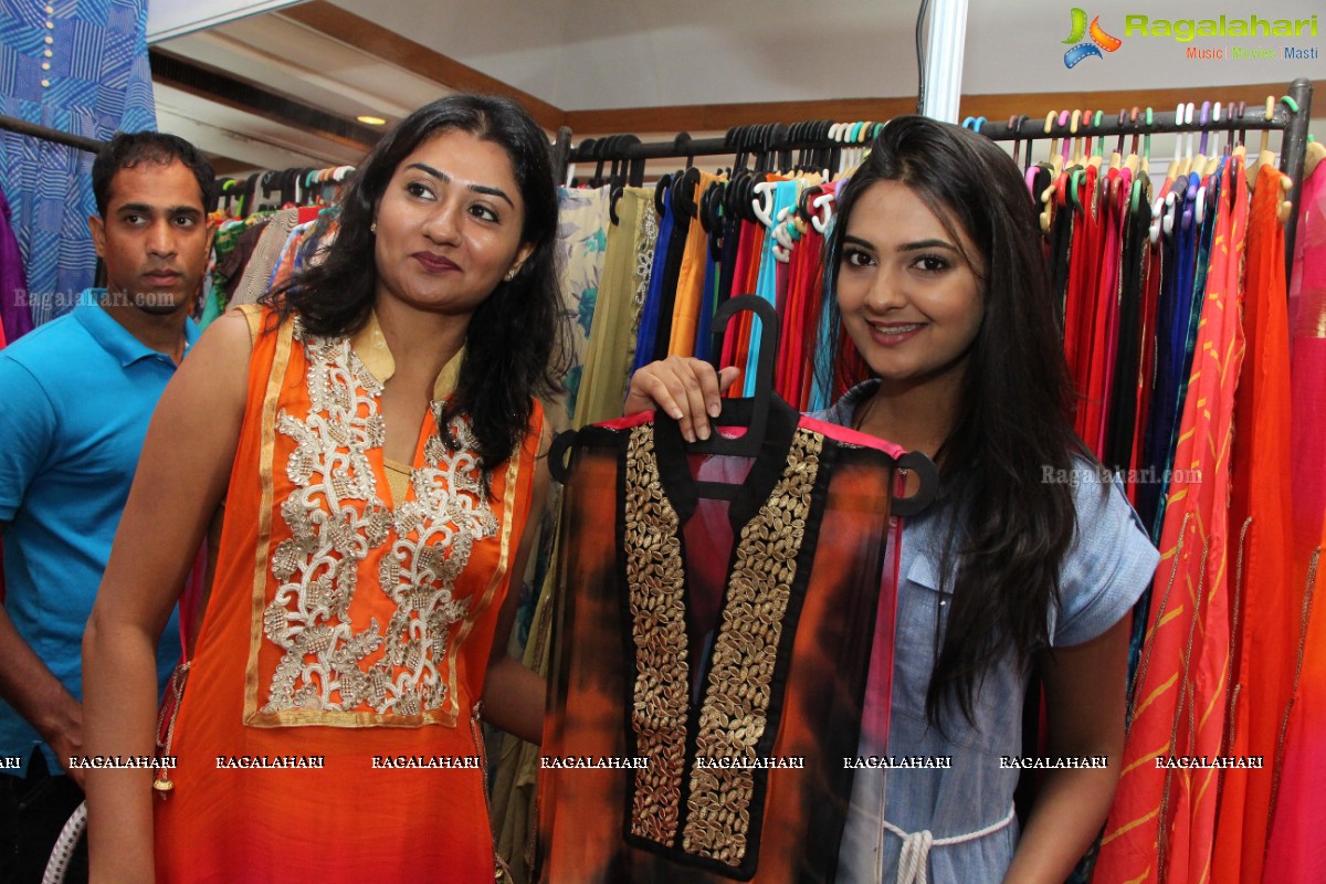 Neha Deshpande launches Summer and Wedding Collections 2016 of Sashi Nahata's Akritti Exhibition and Sale