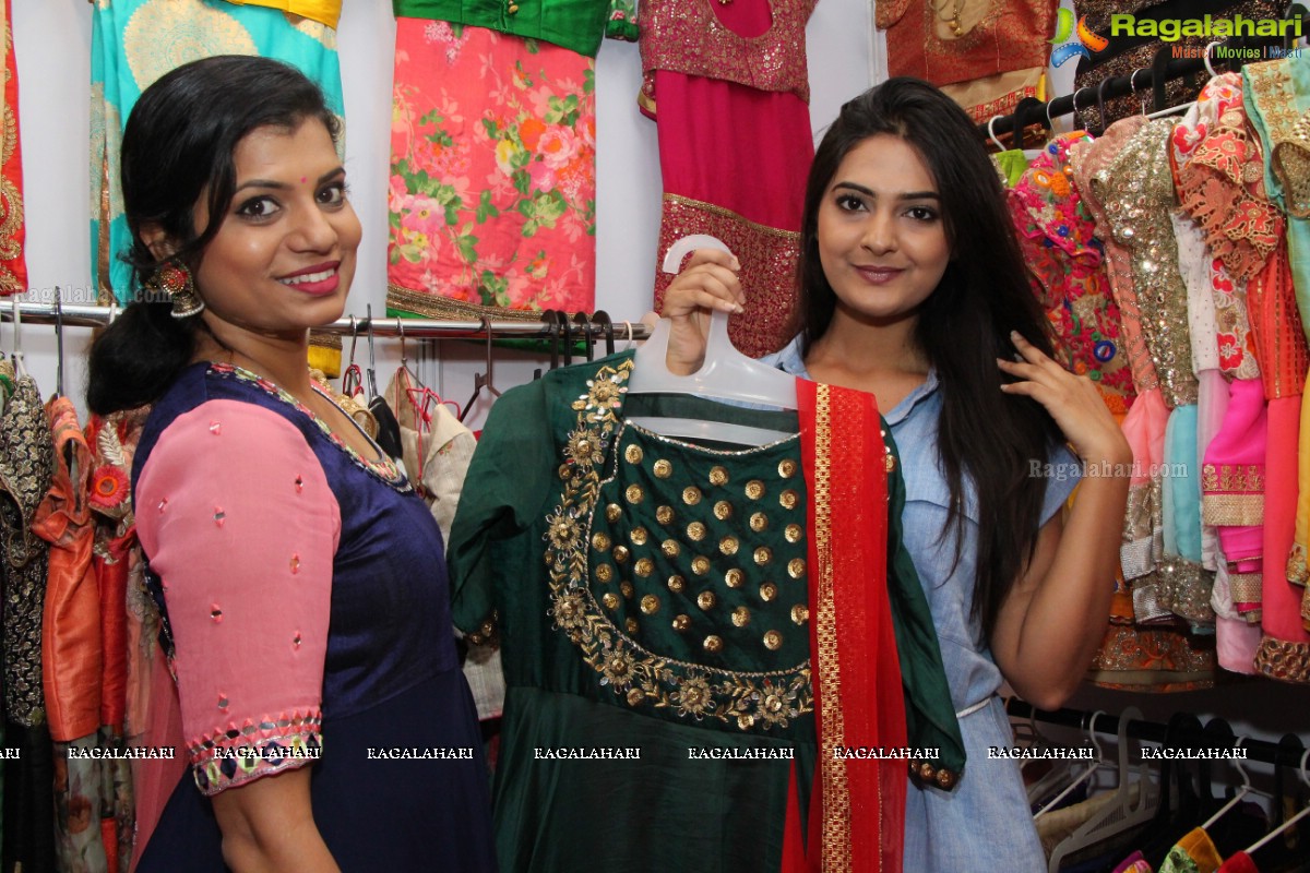 Neha Deshpande launches Summer and Wedding Collections 2016 of Sashi Nahata's Akritti Exhibition and Sale