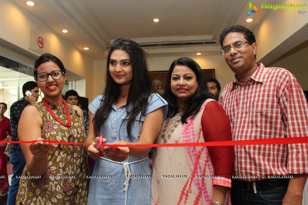 Neha Deshpande launches Summer and Wedding Collections 2016 of Sashi Nahata's Akritti Exhibition and Sale