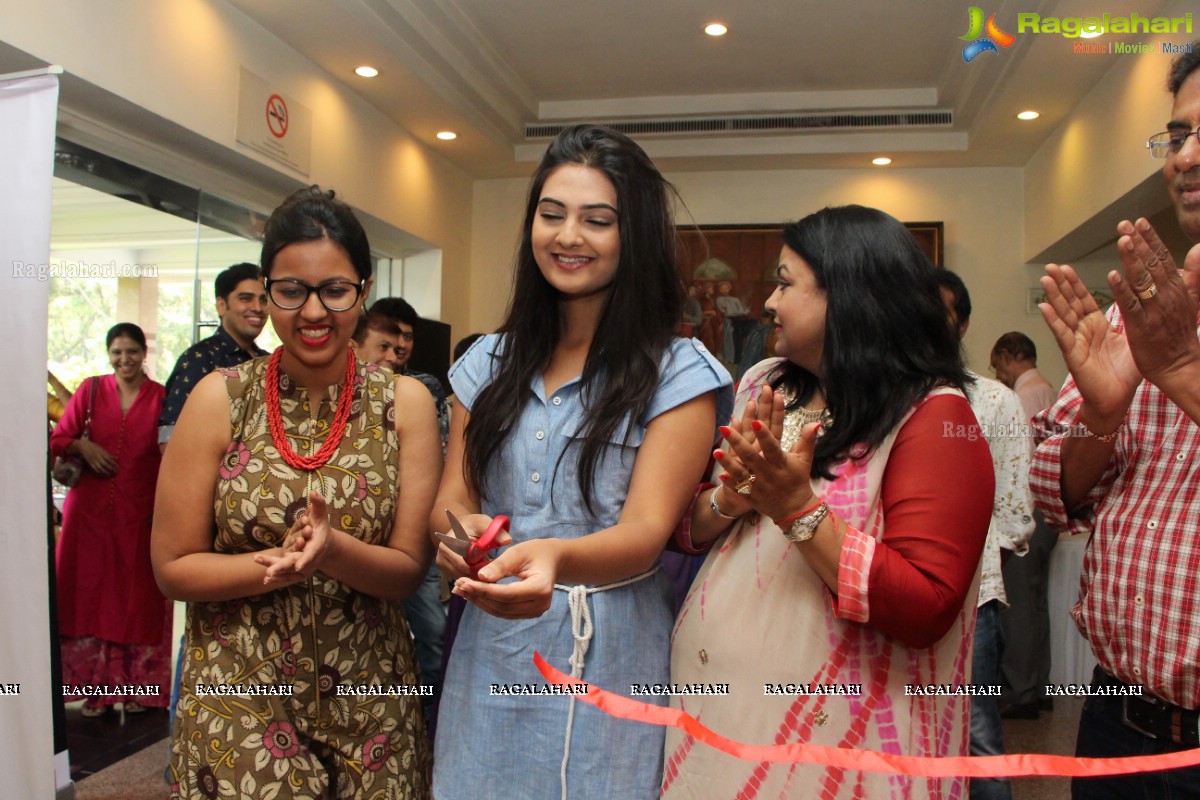 Neha Deshpande launches Summer and Wedding Collections 2016 of Sashi Nahata's Akritti Exhibition and Sale