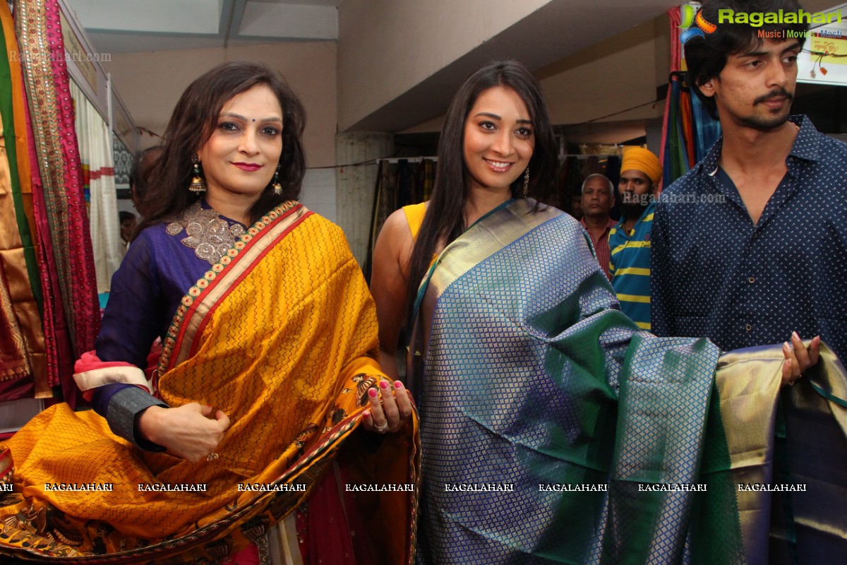 Bhanu Sree & Bina Mehta inaugurates Silk India Expo 2016 at Sri Satya sai Nigamagamam, Hyderabad