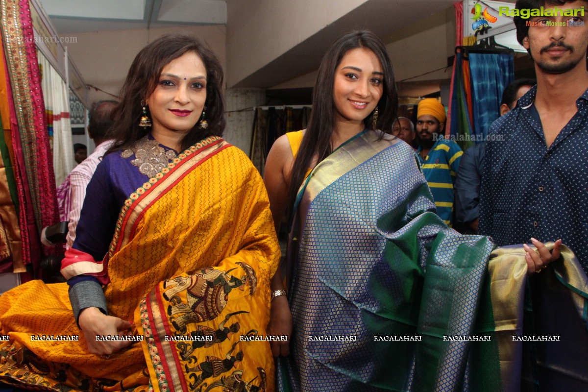 Bhanu Sree & Bina Mehta inaugurates Silk India Expo 2016 at Sri Satya sai Nigamagamam, Hyderabad