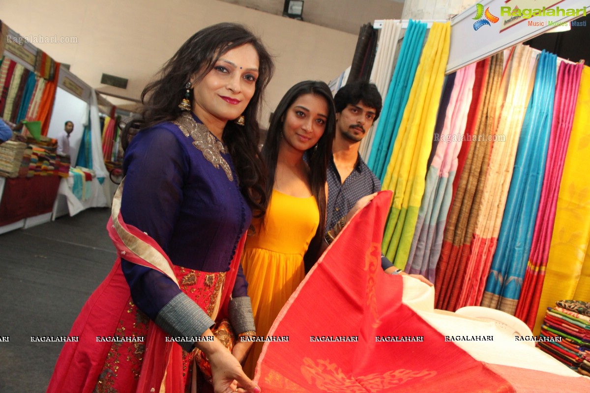 Bhanu Sree & Bina Mehta inaugurates Silk India Expo 2016 at Sri Satya sai Nigamagamam, Hyderabad