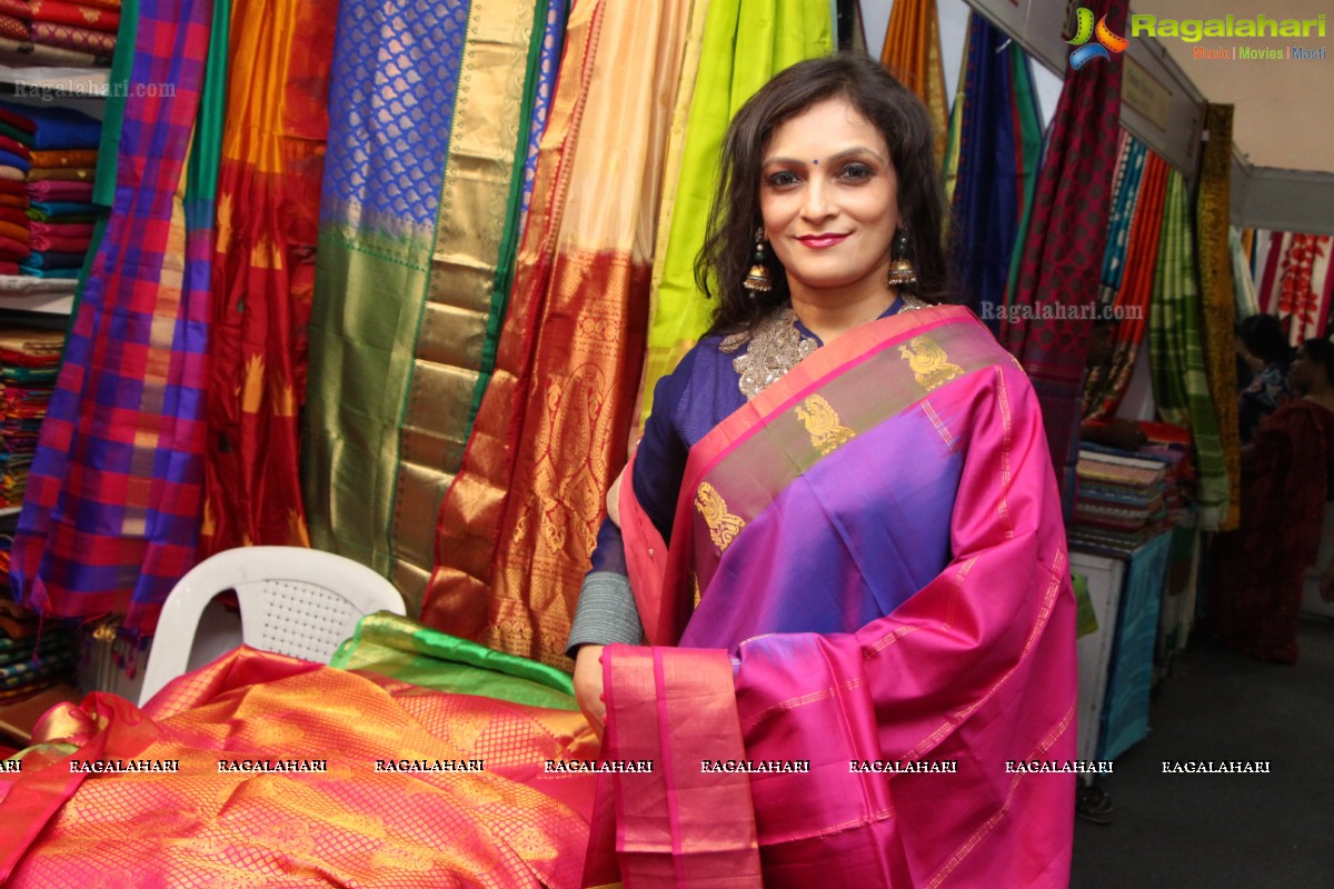 Bhanu Sree & Bina Mehta inaugurates Silk India Expo 2016 at Sri Satya sai Nigamagamam, Hyderabad