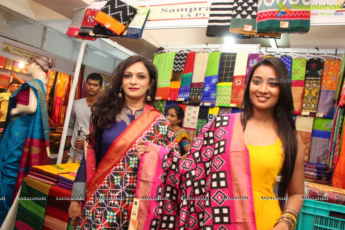 Bhanu Sree & Bina Mehta inaugurates Silk India Expo 2016 at Sri Satya sai Nigamagamam, Hyderabad