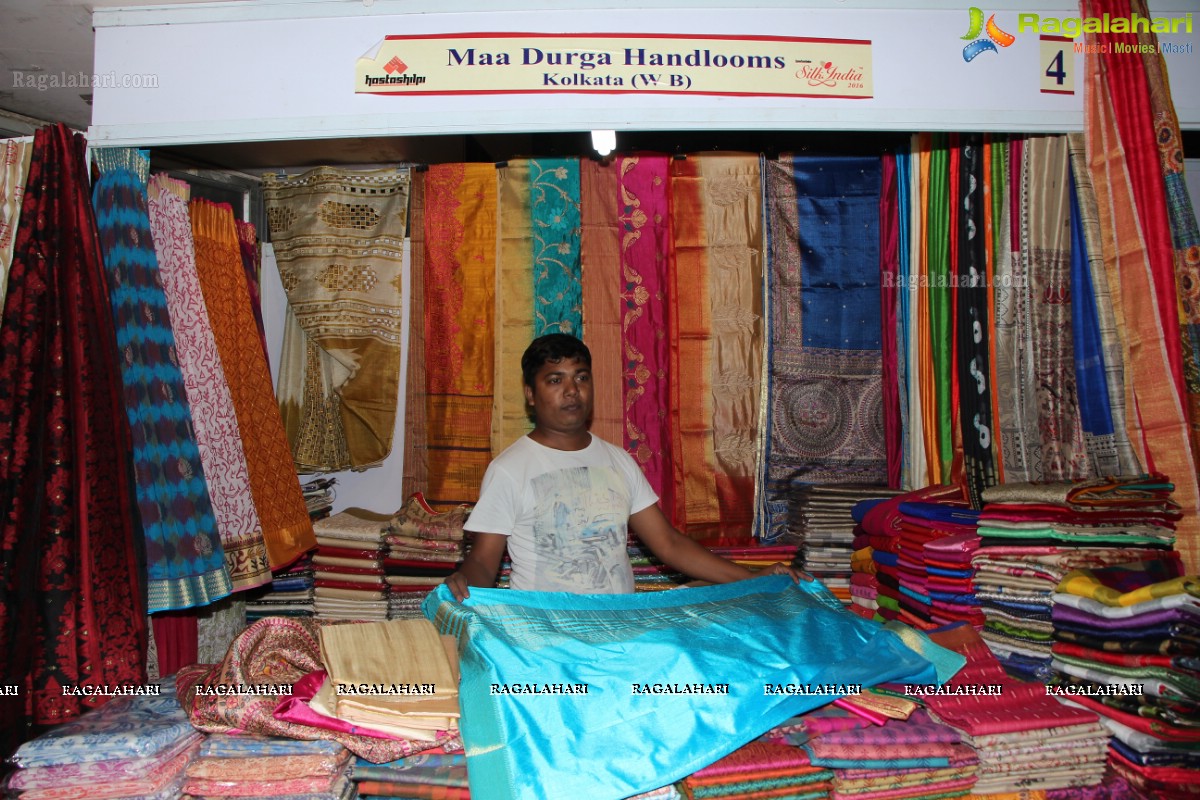 Bhanu Sree & Bina Mehta inaugurates Silk India Expo 2016 at Sri Satya sai Nigamagamam, Hyderabad