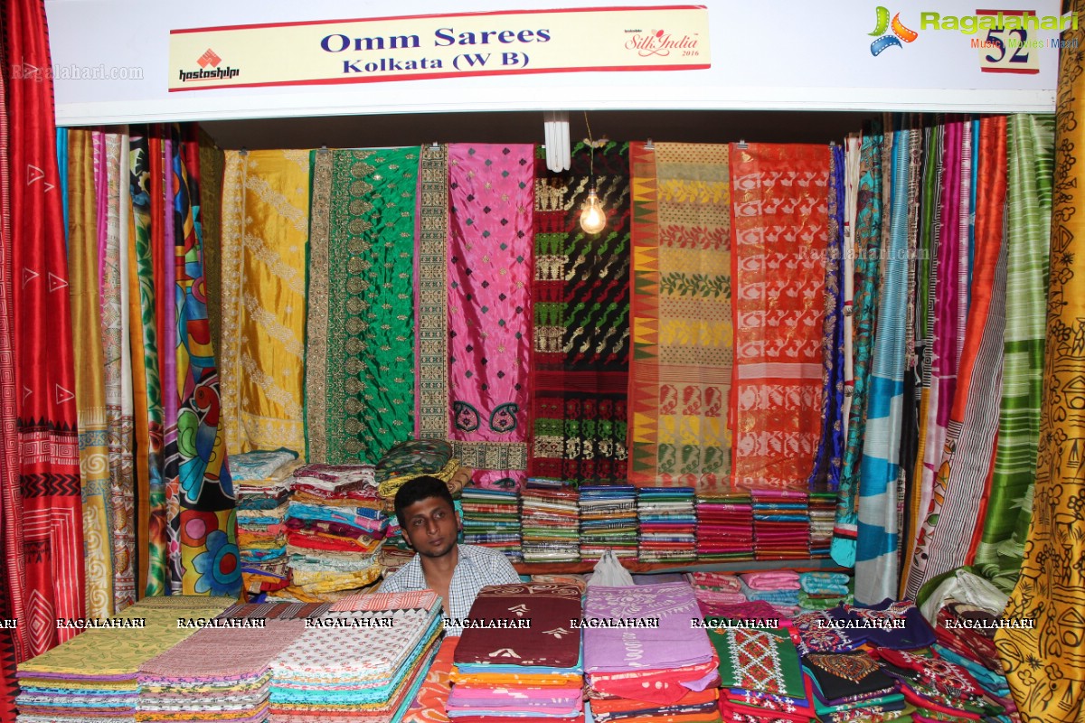 Bhanu Sree & Bina Mehta inaugurates Silk India Expo 2016 at Sri Satya sai Nigamagamam, Hyderabad