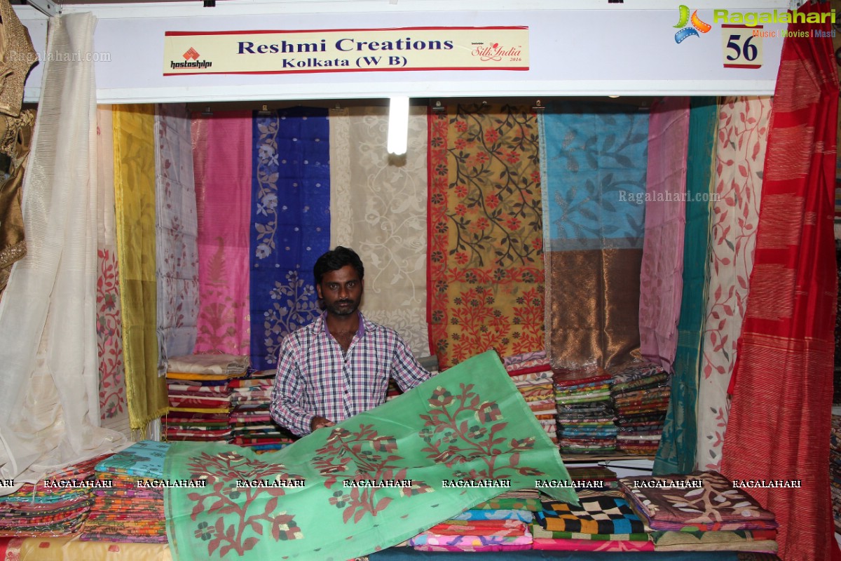 Bhanu Sree & Bina Mehta inaugurates Silk India Expo 2016 at Sri Satya sai Nigamagamam, Hyderabad