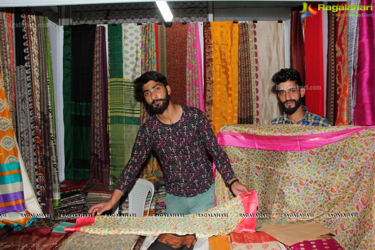 Bhanu Sree & Bina Mehta inaugurates Silk India Expo 2016 at Sri Satya sai Nigamagamam, Hyderabad