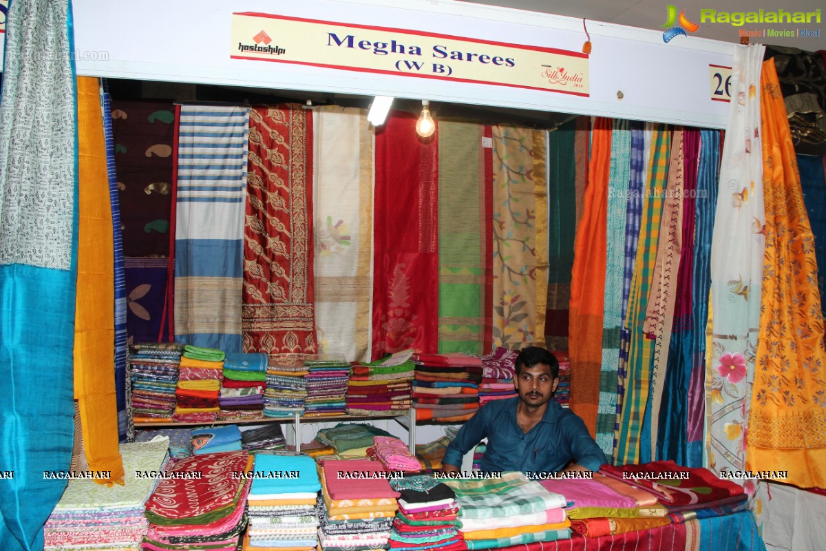 Bhanu Sree & Bina Mehta inaugurates Silk India Expo 2016 at Sri Satya sai Nigamagamam, Hyderabad