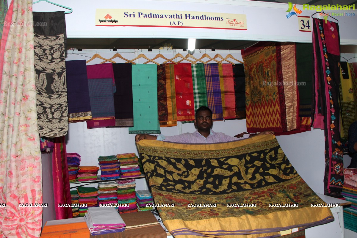 Bhanu Sree & Bina Mehta inaugurates Silk India Expo 2016 at Sri Satya sai Nigamagamam, Hyderabad