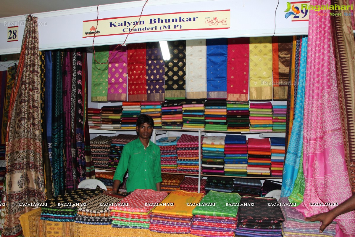 Bhanu Sree & Bina Mehta inaugurates Silk India Expo 2016 at Sri Satya sai Nigamagamam, Hyderabad