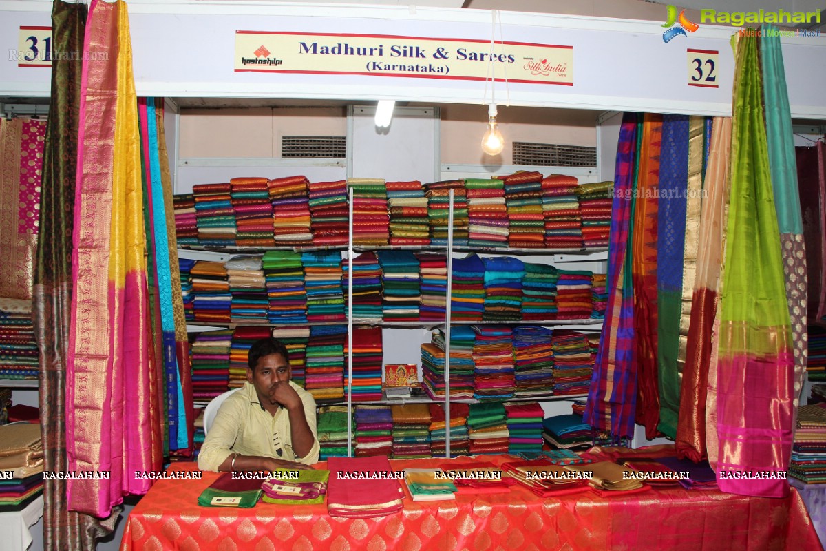 Bhanu Sree & Bina Mehta inaugurates Silk India Expo 2016 at Sri Satya sai Nigamagamam, Hyderabad