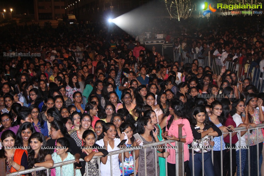 Honey Singh Live in Concert at Livewire 2K16 at Gurunanak Institutions, Hyderabad