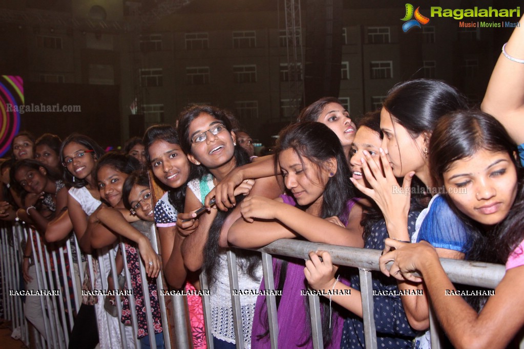 Honey Singh Live in Concert at Livewire 2K16 at Gurunanak Institutions, Hyderabad