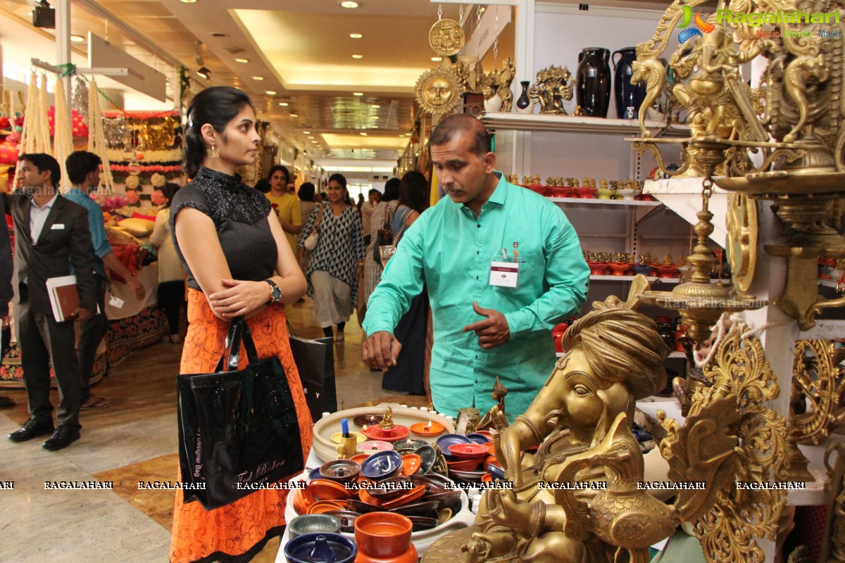 Angana Roy inaugurates Hi-Life Exhibition and Sale, Hyderabad