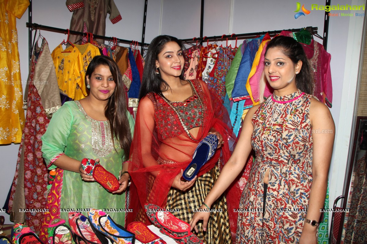 Angana Roy inaugurates Hi-Life Exhibition and Sale, Hyderabad