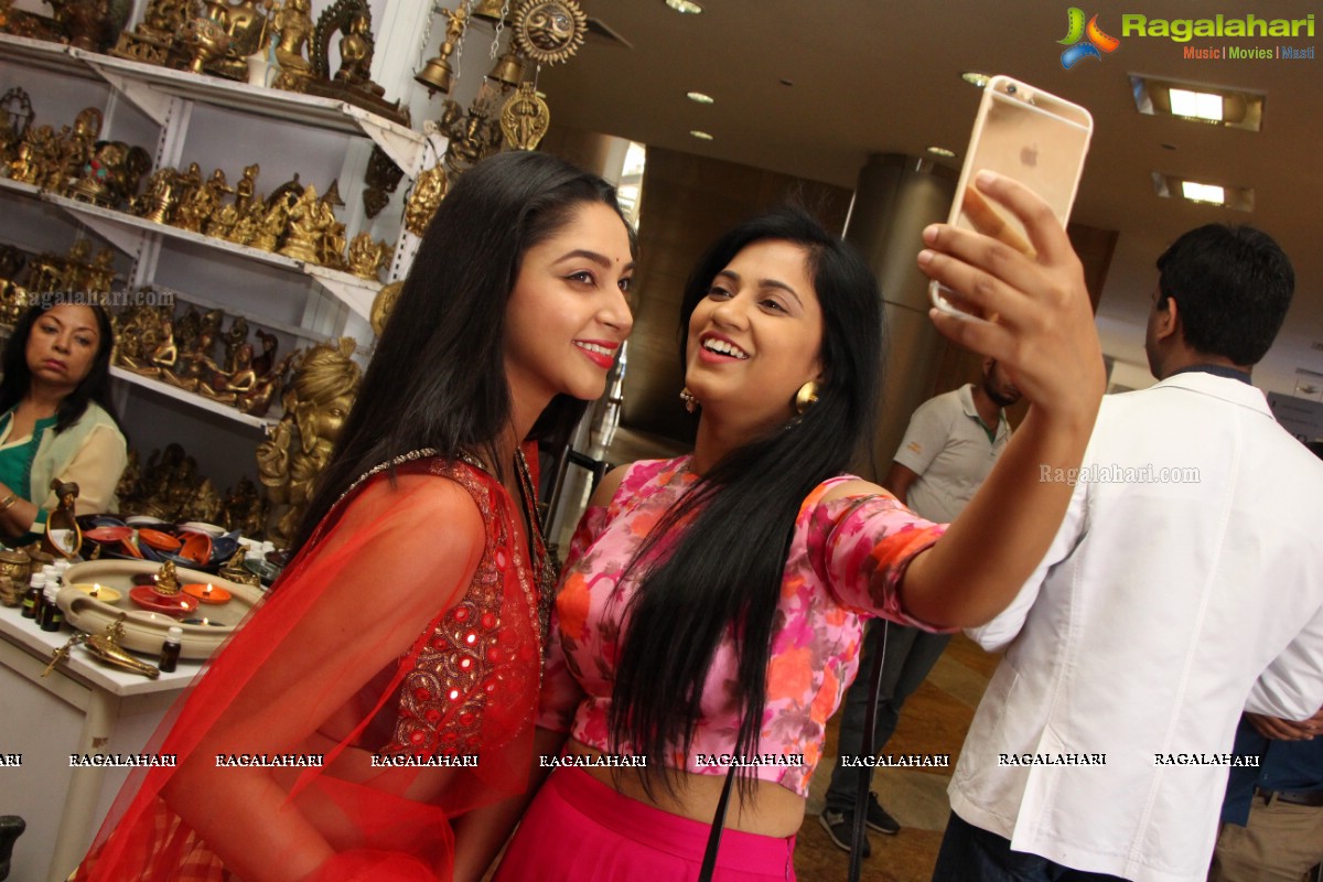 Angana Roy inaugurates Hi-Life Exhibition and Sale, Hyderabad