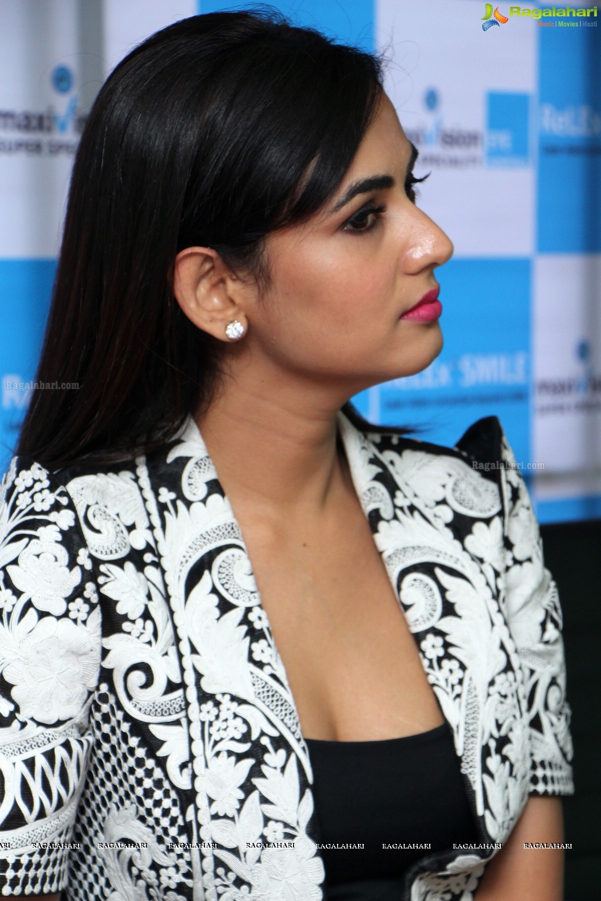 Sonal Chauhan launches ReLEx SMILE Technology by Maxivision Super Specialty Eye Hospital 