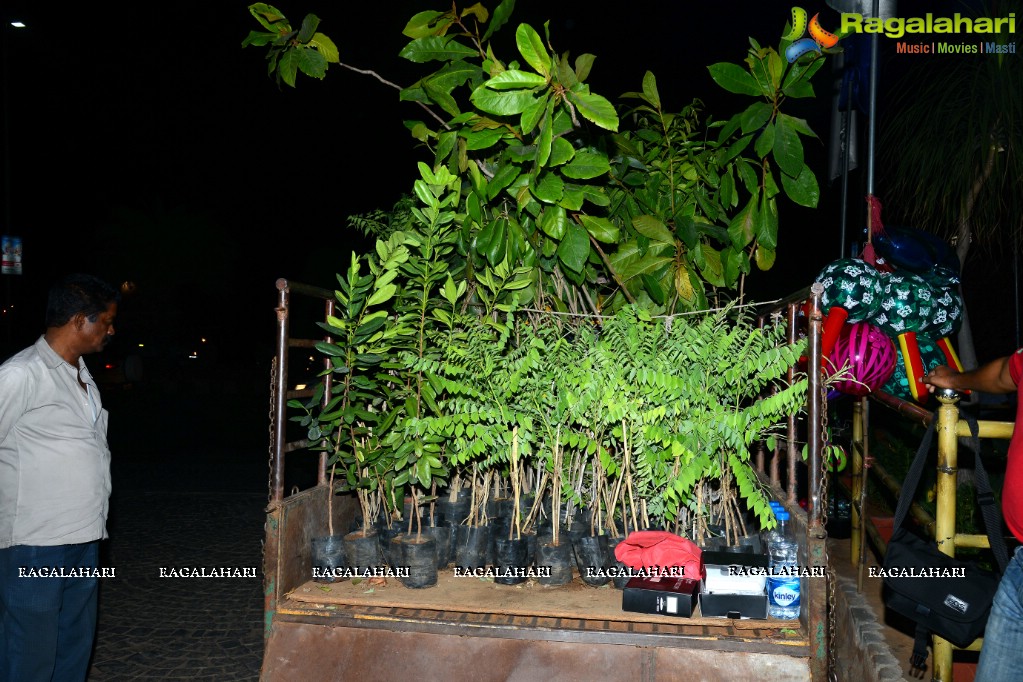 Prince distributes Plants on World Earth Day