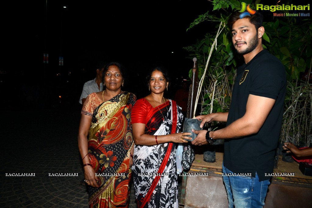 Prince distributes Plants on World Earth Day