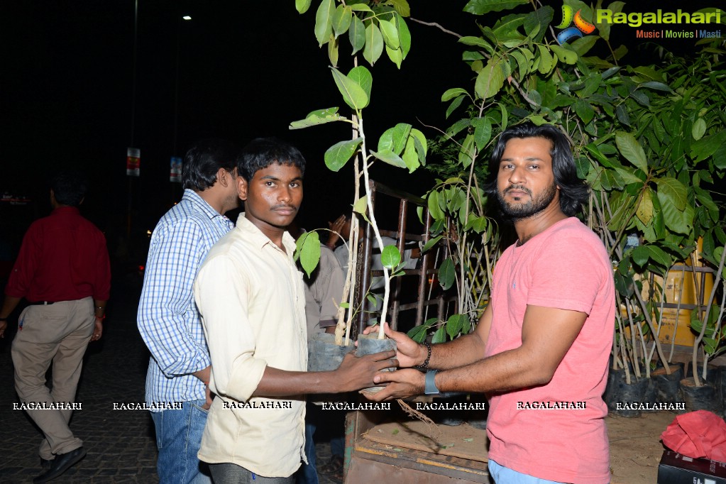 Prince distributes Plants on World Earth Day