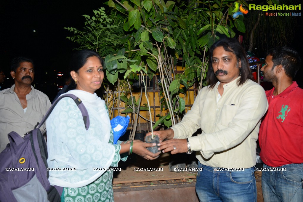 Prince distributes Plants on World Earth Day