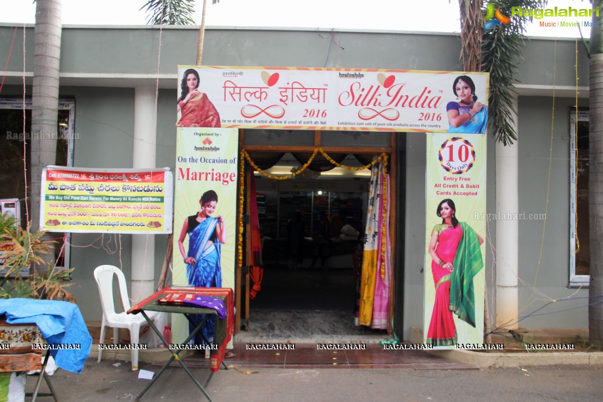 Actress Pallabi Ghosh inaugurates Silk India Expo at Sri Raja Rajeshwari Gardens, Hyderabad