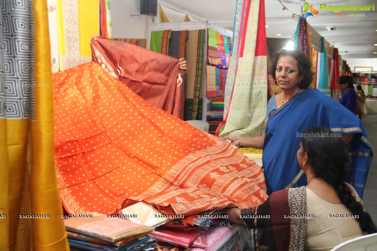 Actress Pallabi Ghosh inaugurates Silk India Expo at Sri Raja Rajeshwari Gardens, Hyderabad