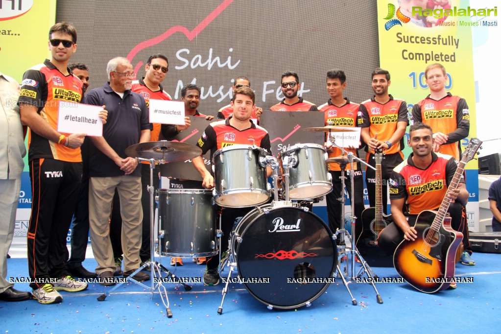 IPL Sunrisers Team felicitates Apollo Doctors