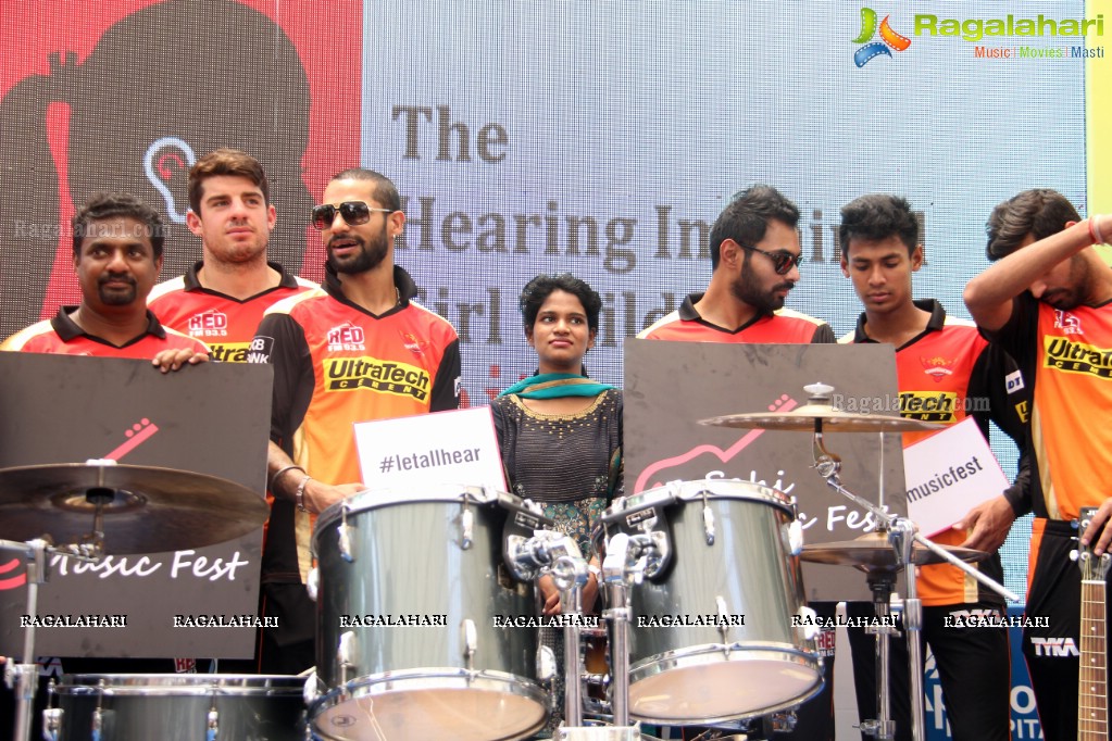 IPL Sunrisers Team felicitates Apollo Doctors