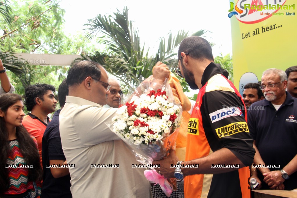 IPL Sunrisers Team felicitates Apollo Doctors