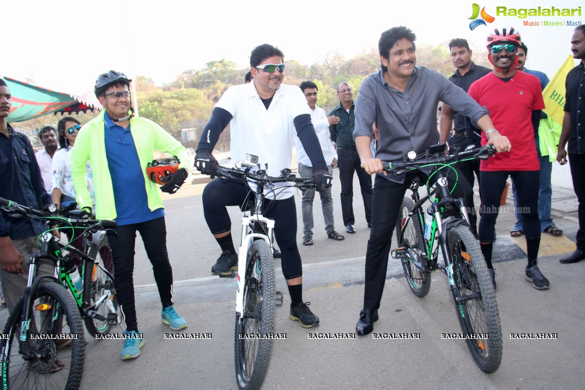 Nagarjuna flags off Bharat Thakur's Yoga Chakra - A Mega Cyclathon from Kashmir to Kanyakumari