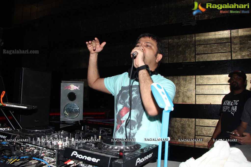 Saturday Night with DJ Piyush Bajaj at Playboy Club, Hyderabad