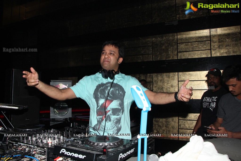 Saturday Night with DJ Piyush Bajaj at Playboy Club, Hyderabad