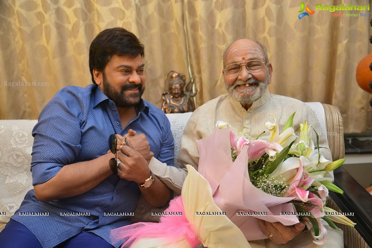 Chiranjeevi meets K Vishwanath