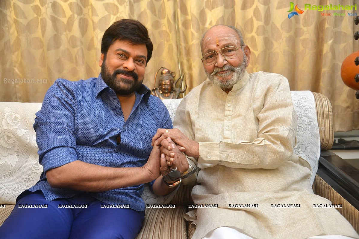 Chiranjeevi meets K Vishwanath