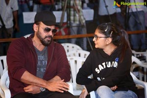 Venkatesh, Ritika Singh, Mumtaz Sorcar