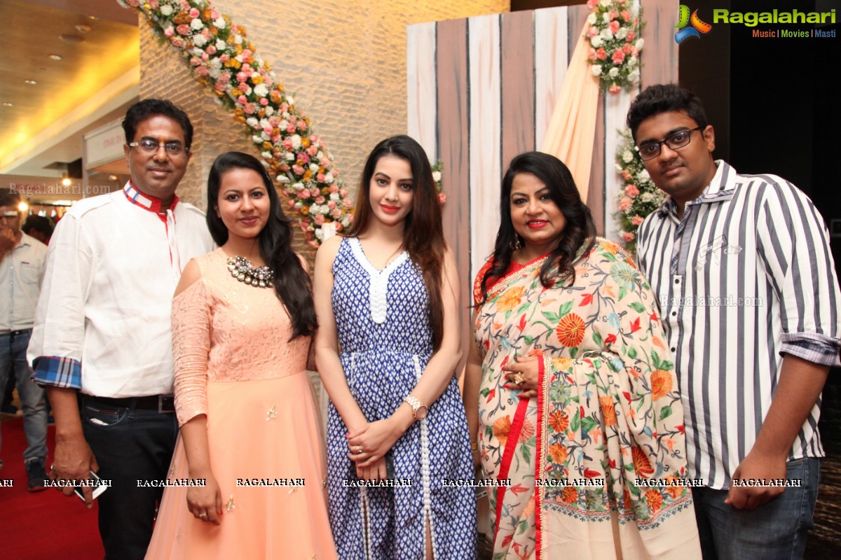 Diksha Panth inagurates Sashi Nahata's Akritti Elite Exhibition & Sale (April 2017) at Park Hyatt, Hyderabad