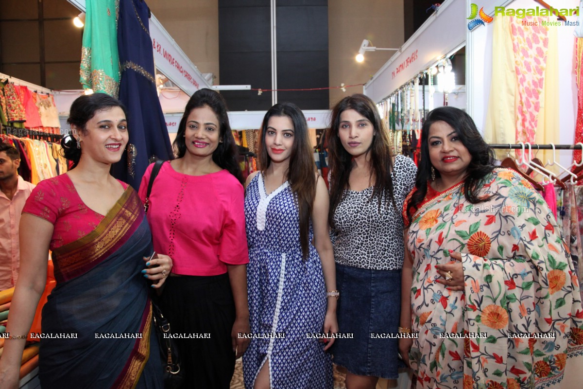 Diksha Panth inagurates Sashi Nahata's Akritti Elite Exhibition & Sale (April 2017) at Park Hyatt, Hyderabad